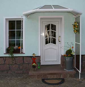  Haustür aus Kunststoff