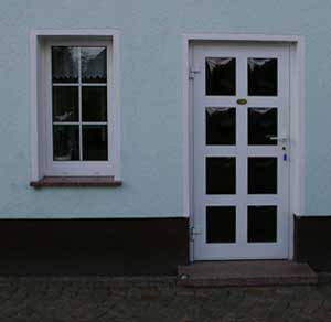 Haustür mit Sprossen